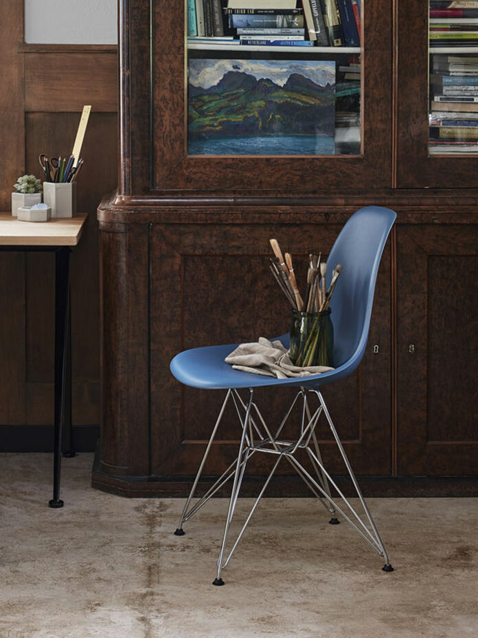 Eames Plastic Side Chair