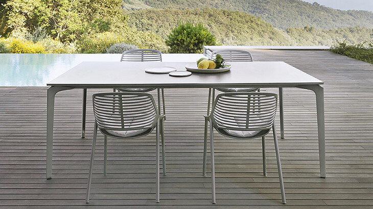 APERÇU SUR LES PLATEAUX DE TABLES DE JARDIN