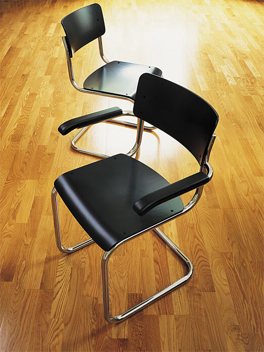 Chaise à piétement luge avec accoudoirs S 43 F