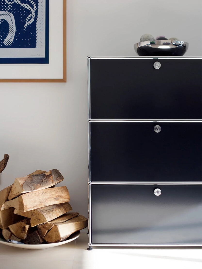 USM Kommode mit geöffneter Schublade