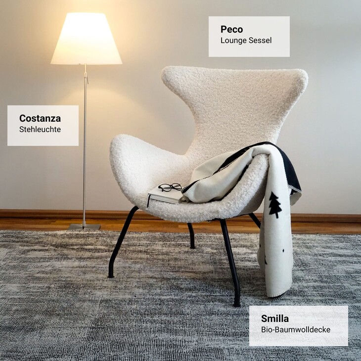 Peco Lounge Sessel, Costanza Stehleuchte und Smilla Bio-Baumwolldecke