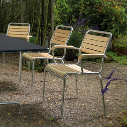 Holzlattenstuhl mit Armlehnen Rigi 