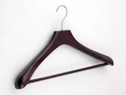 Kleiderbügel Noa mit Hosensteg | brazil gebeizt