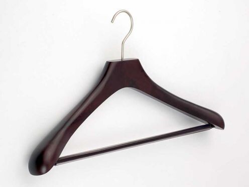 Kleiderbügel Noa mit Hosensteg | brazil gebeizt