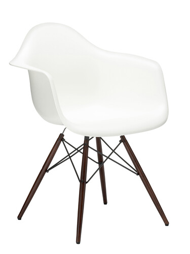 Stuhl Eames Plastic Armchair DAW RE weiB Gestell Ahorn nussbaumfarbig