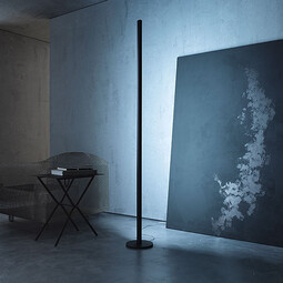 LED-Stehleuchte Avion 