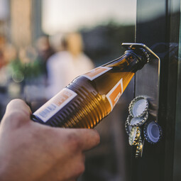 Wand-Flaschenöffner Johnny Catch 