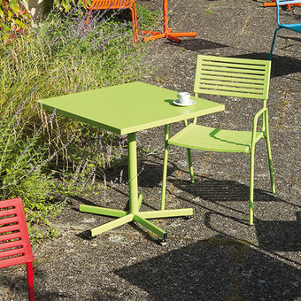 Chaise empilable à accoudoirs Lamello 